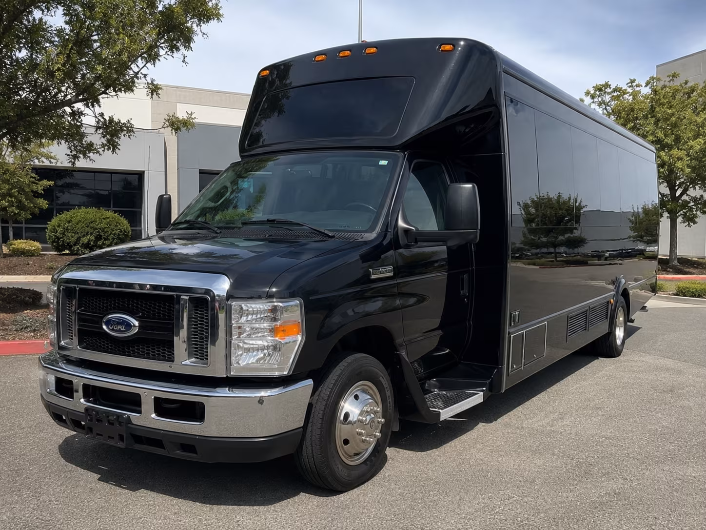 bachelorette and bachelor party buses in elk grove and sacramento