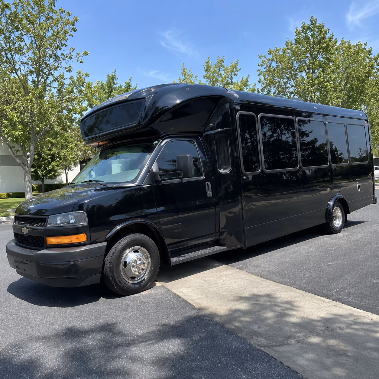 elk grove 15 passenger party bus
