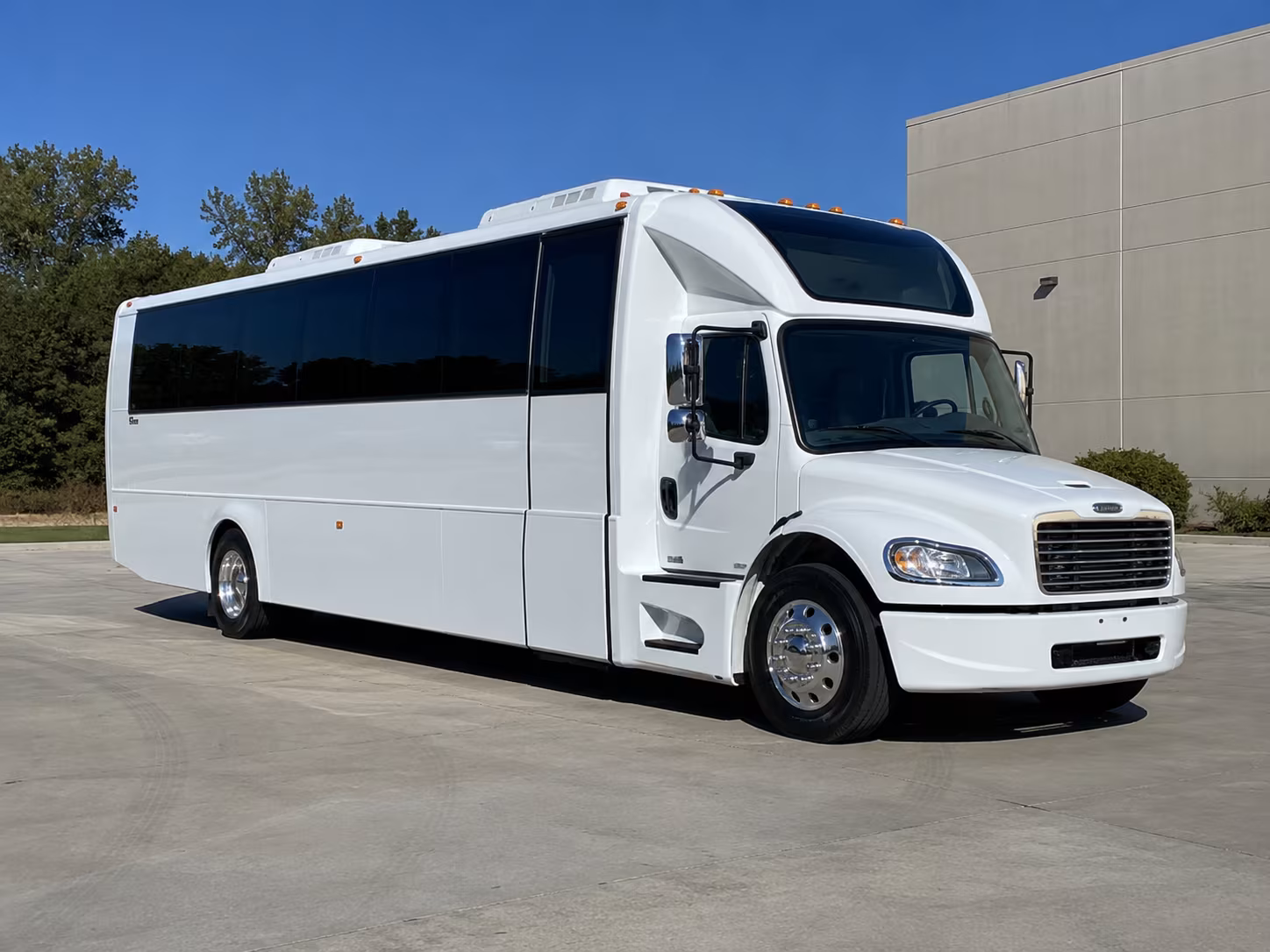 elk grove 28 passenger party bus
